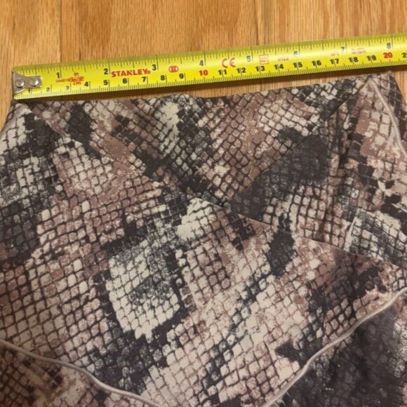 AERIE OFFLINE Real Me Brown Snake Skin Print Hi-Rise Crossover 7/8 Leggings Sz S - Picture 7 of 7